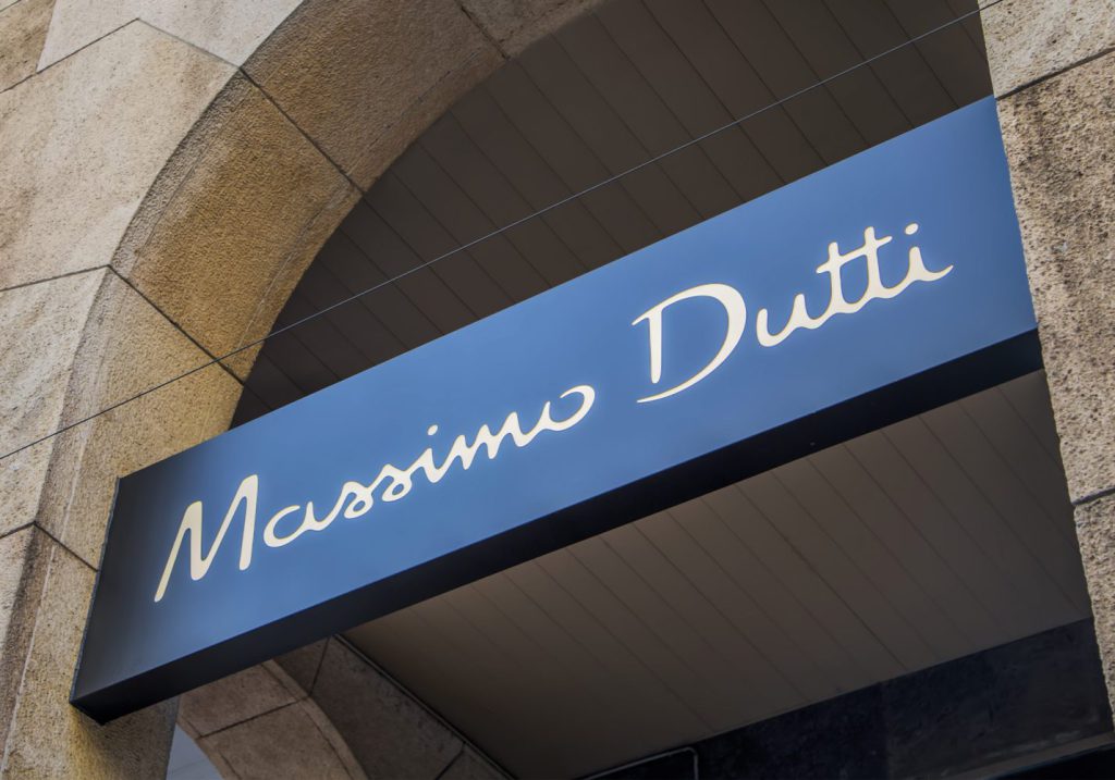 Novapub - Enseigne caisson lumineuse Massimo Dutti Paris