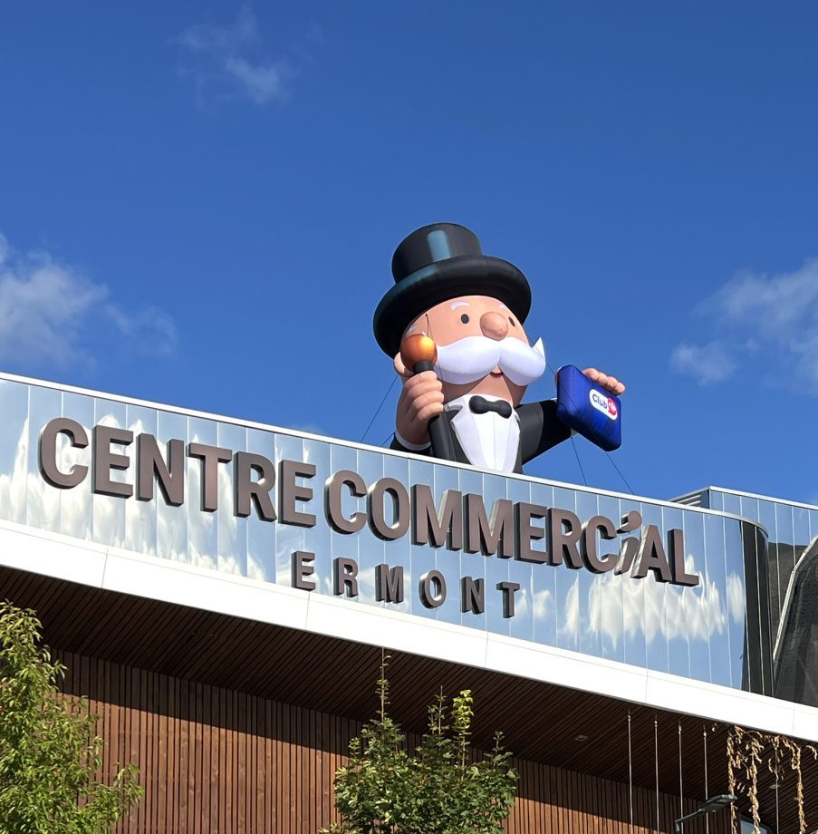 Novapub - C.Cial Ermont - Enseigne et Monopoly gonflable XXL